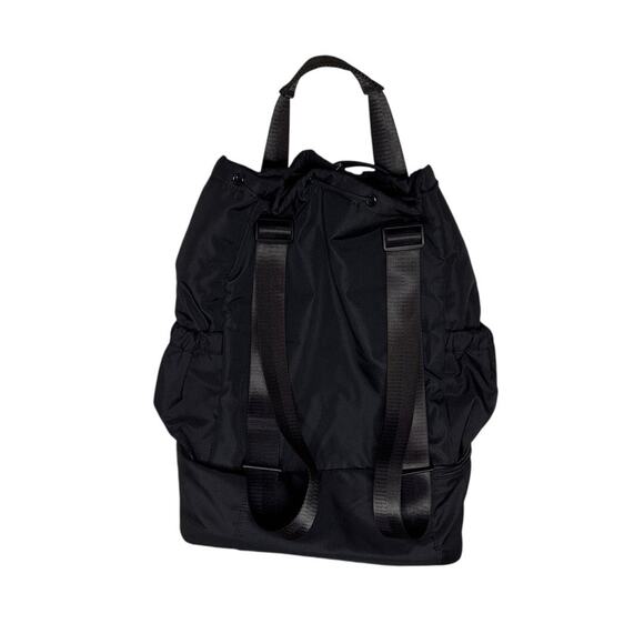 Beyond Yoga Black Convertible Gym Backpack Tote NWT - Picture 4 of 9